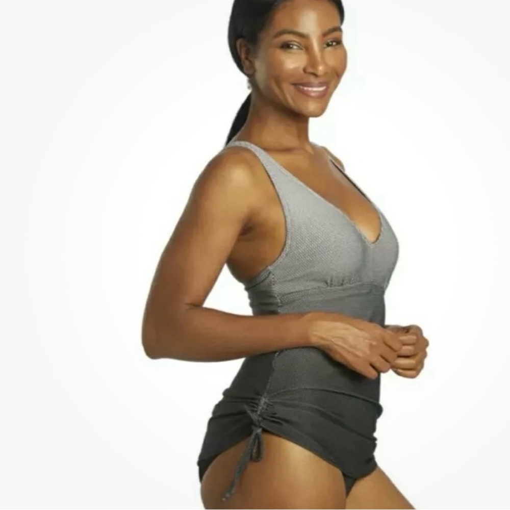 NWT TYR vneck sheath bathing suit in gray ombre fishnet print